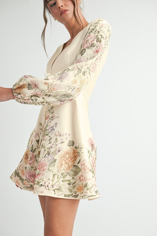 Vestido Mini Floral de Manga Larga